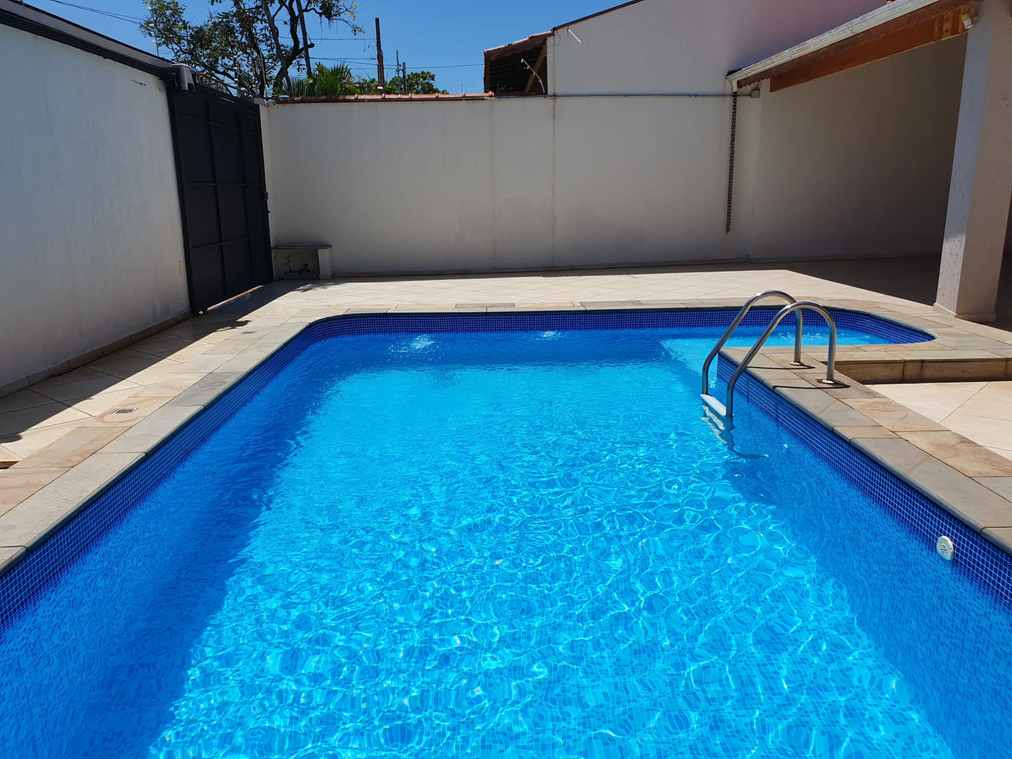 Casa de Alto Padrão com 4 suítes